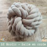corde de jeu avec balle tressee be-nordic de la marque trixie