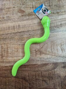 snake-jouet-chien-vert-patee-friandise-occupation