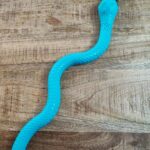 snake-jouet-chien-bleu-patee-friandise-occupation