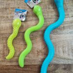 snake-jouet-chien-bleu-patee-friandise-occupation