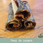 Peau de saumon séchée avec viande – friandise naturelle pour chien