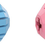 Le jouet Kong® Activity Ball Puppy, disponible en plusieurs couleurs.