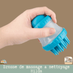 Brosse de massage et de nettoyage Hilda avec dents rondes en caoutchouc et réservoir de shampooing intégré.