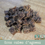 Gros cube d'agneau pour chien. friandises naturelles gourmandes pour l'éducation.