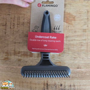 Râteau à sous-poil Flamingo Double Comfort à double rangée de dents rotatives pour chien