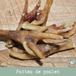 Des pattes de poulet déshydratées et naturelles, idéale pour la mastication et l’hygiène dentaire des chiens, des chiots et des chats.