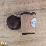 Peluche de fouille P.L.A.Y. Doggo’s Java pour chien, gobelet de café avec couvercle amovible pour cacher des friandises, taille M