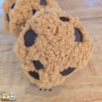 Jouet P.L.A.Y. Cookies n’ Treats taille M pour chien, trois biscuits en peluche avec couineurs et corde