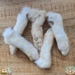 Pattes de lapin avec poils naturelles pour chien – friandise à mâcher