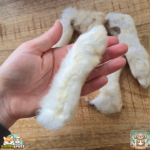 Pattes de lapin avec poils naturelles pour chien – friandise à mâcher