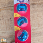 Balles KONG Squeezz rouge et bleu pour chien, jouets rebondissants avec couineur