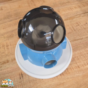 Le jouet Diso Pétrol en plastique, avec un design interactif pouvant être rempli de friandises.