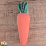 Jouet Seezo Carotte orange et verte Flamingo pour chien en latex avec tissu côtelé, couineur et bruit crépitant