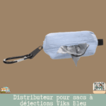 Distributeur de sacs à déjections Vika bleu Flamingo. Léger, rechargeable, avec mousqueton – pratique pour toutes les promenades avec votre chien.