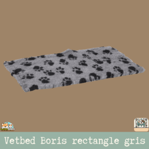 Le Vetbed Boris Rectangle Gris est un tapis polaire confortable et robuste, parfait pour chiots et élevages. Facile à nettoyer, antidérapant et durable, il assure un couchage sain et douillet.