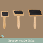 Brosse carde en bambou pour chiens, idéale pour démêler et éliminer les poils morts.