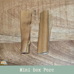 Mini box de Porc : Box de mastication naturelle pour chien au porc, qui contient : 2 oreilles de porc, 2 peau de porc roulées 12cm, 2 groins de porc