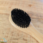 Brosse Flamingo Babu en bambou pour chien et chat à poil court ou long