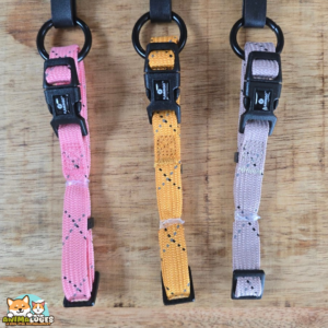 Collier chiot Dolly Flamingo réglable avec bandes réfléchissantes, disponible en ocre, rose et taupe.