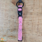 Collier chiot Dolly Flamingo réglable avec bandes réfléchissantes, disponible en ocre, rose et taupe.