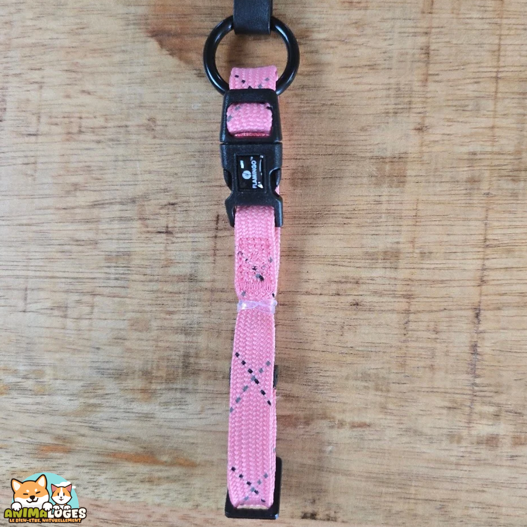 Collier chiot Dolly Flamingo réglable avec bandes réfléchissantes, disponible en ocre, rose et taupe.
