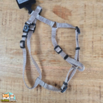 Harnais en H Ziggi Flamingo réglable pour chien, disponible en plusieurs tailles et coloris.